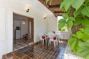 Apartments Vesna With Pool
