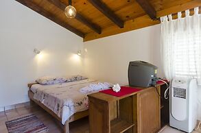 Apartments Vesna With Pool
