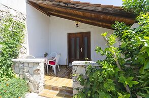 Apartments Vesna With Pool