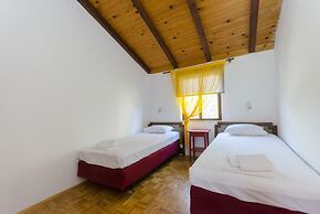 Apartments Vesna With Pool