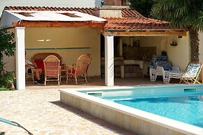 Apartments Vesna With Pool