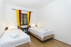 Apartments Vesna With Pool