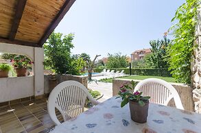 Apartments Vesna With Pool