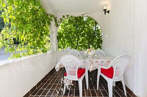 Apartments Vesna With Pool