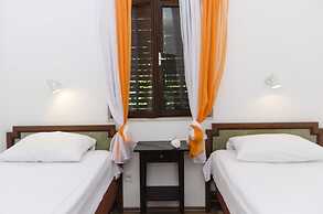 Apartments Vesna With Pool