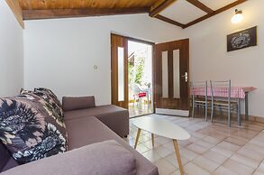 Apartments Vesna With Pool