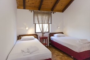 Apartments Vesna With Pool
