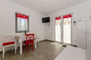 Apartments Pharos