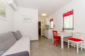 Apartments Pharos