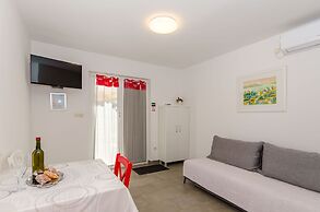 Apartments Pharos