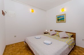 Apartments Pharos