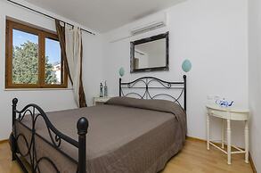 Apartments and Rooms LEA