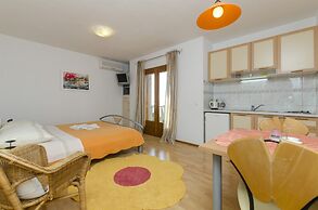 Apartments and Rooms LEA