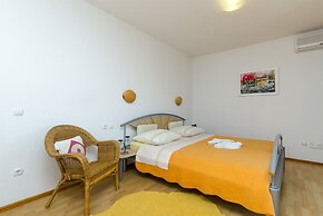Apartments and Rooms LEA