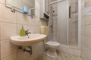 Apartments and Rooms LEA