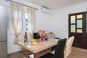 Apartments Hrvatic