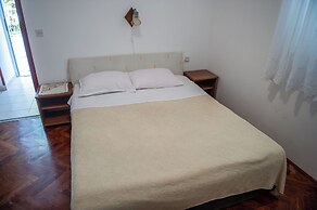 Apartments Zdravko