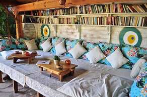 Turan Hill Lounge