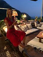 Turan Hill Lounge