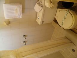 Seaside Hotel & Victor's RV Park