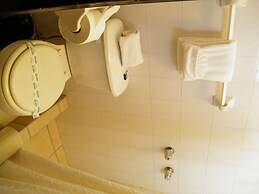 Seaside Hotel & Victor's RV Park