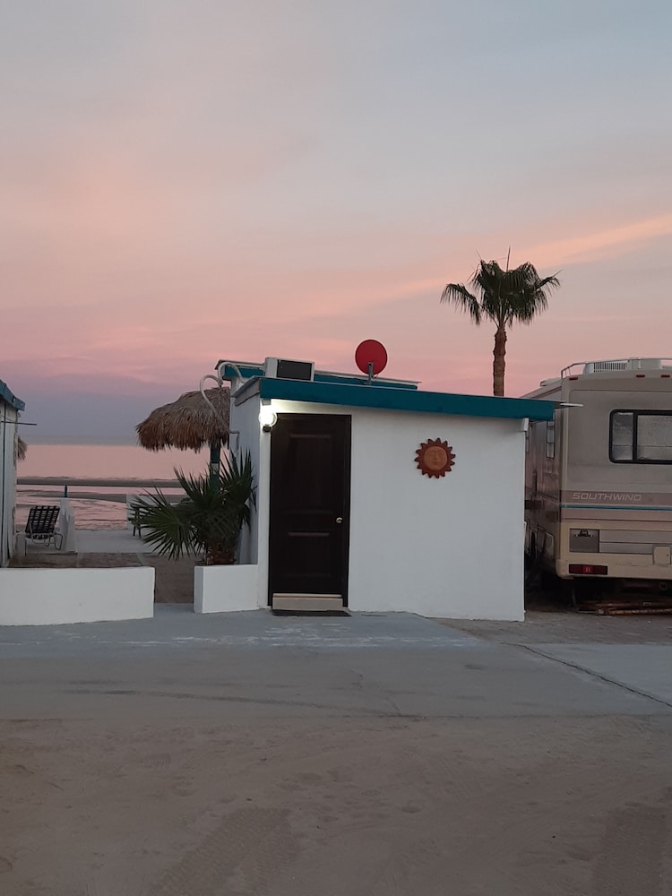 Seaside Hotel & Victor's RV Park