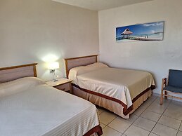 Seaside Hotel & Victor's RV Park