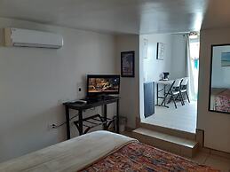 Seaside Hotel & Victor's RV Park