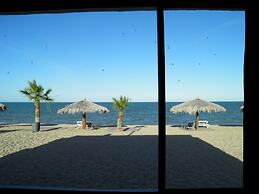 Seaside Hotel & Victor's RV Park
