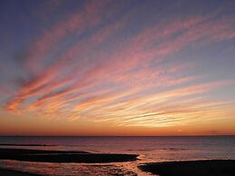 Seaside Hotel & Victor's RV Park