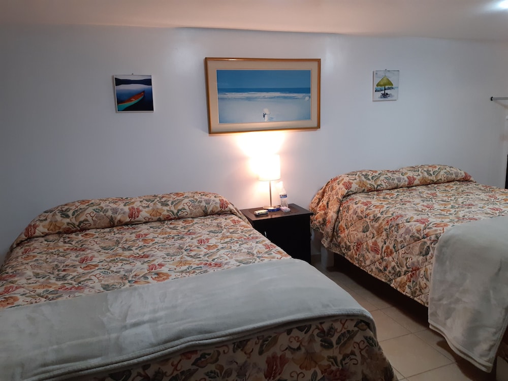 Seaside Hotel & Victor's RV Park