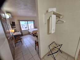 Seaside Hotel & Victor's RV Park