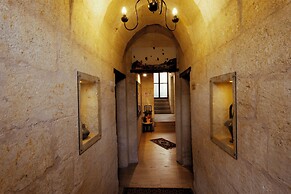 Tafana Cave & Stone Lodge