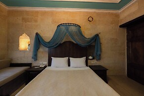 Tafana Cave & Stone Lodge