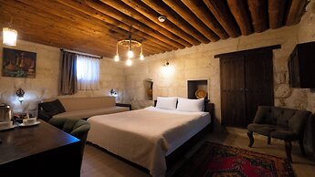 Tafana Cave & Stone Lodge