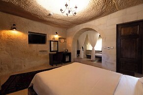 Tafana Cave & Stone Lodge