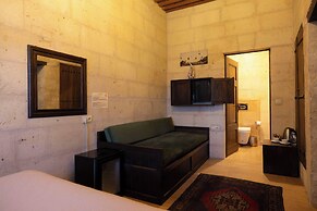 Tafana Cave & Stone Lodge