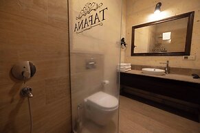Tafana Cave & Stone Lodge