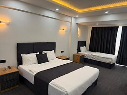 Lily Airport Otel