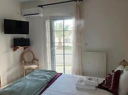 Villa Askamnia and Suites