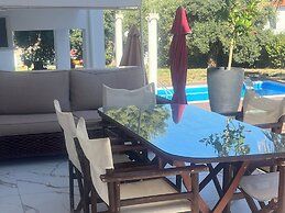 Villa Askamnia and Suites
