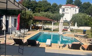 Villa Askamnia and Suites