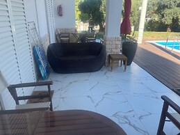 Villa Askamnia and Suites