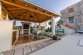 House Mia