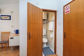 Apartments and Rooms Mladen