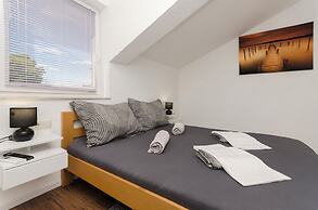 Apartments and Rooms Mladen