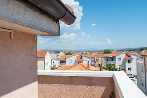 Apartments and Rooms Mladen