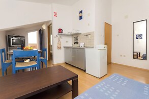 Apartments and Rooms Mladen