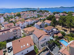 Apartments and Rooms Mladen