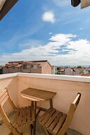 Apartments and Rooms Mladen